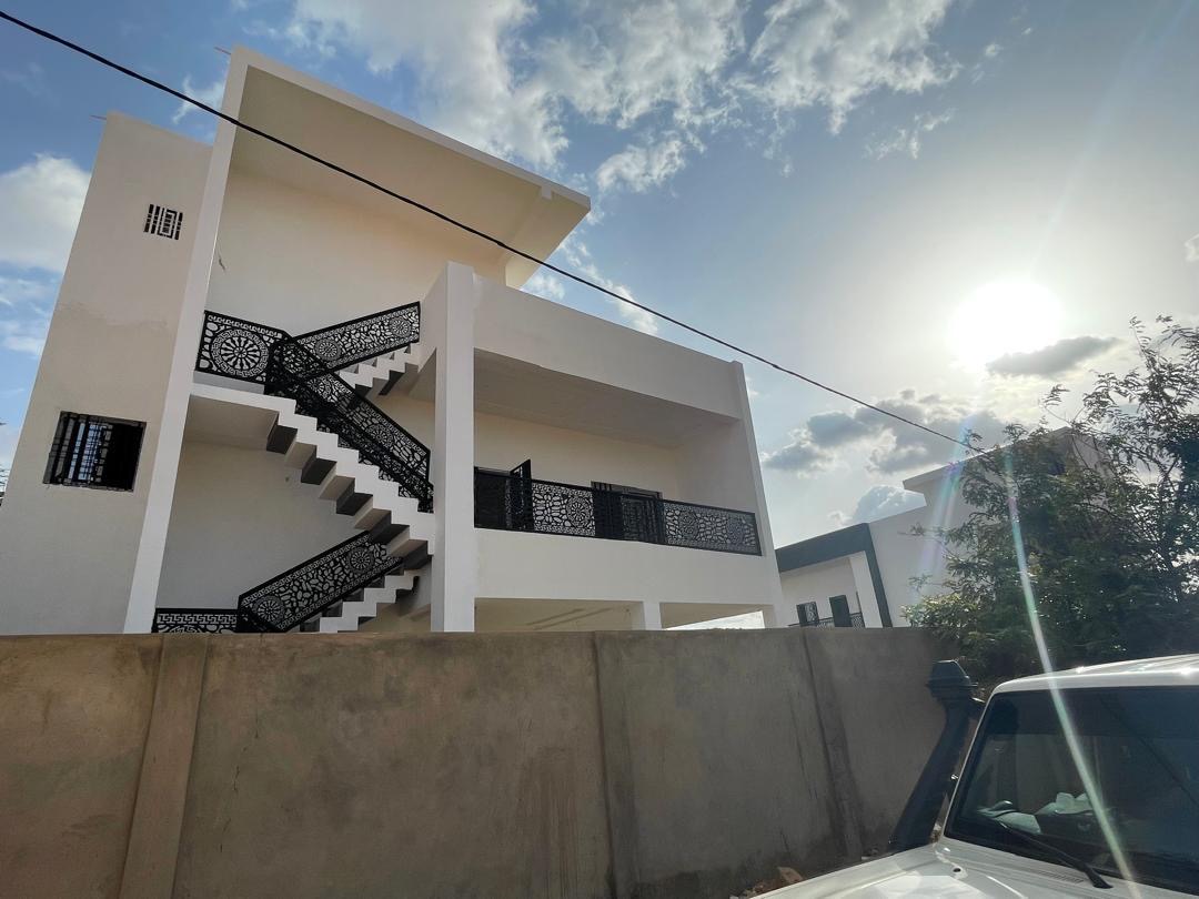 Architecture moderne des Fausses-Jumelles - Kiary Enterprises